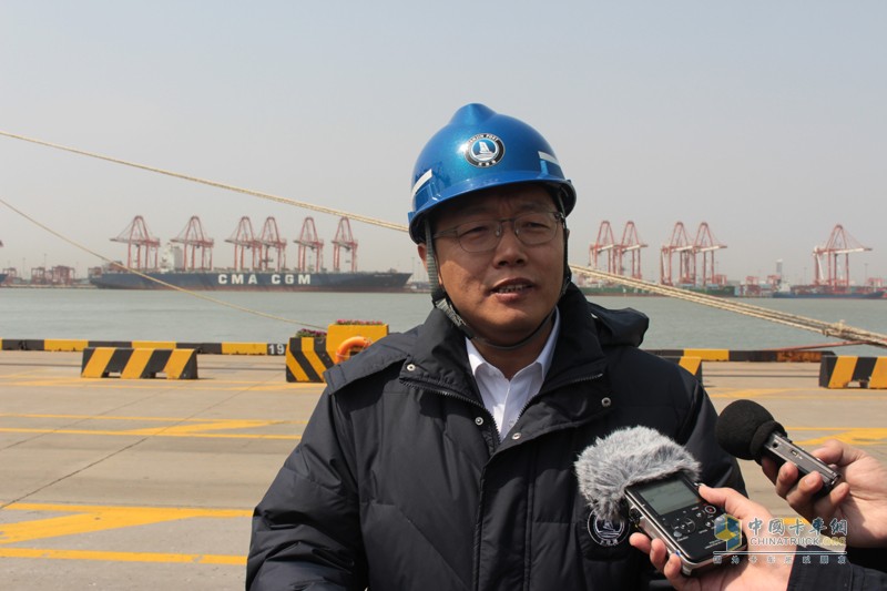 L4級(jí)最強(qiáng)音 重汽豪沃成全球首臺(tái)無(wú)人駕駛電動(dòng)集卡