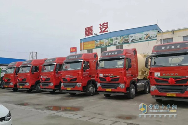 中國(guó)重汽HOWOT7H攪拌車(chē)