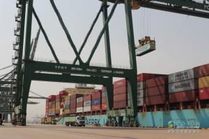 L4級(jí)最強(qiáng)音 重汽豪沃成全球首臺(tái)無(wú)人駕駛電動(dòng)集卡