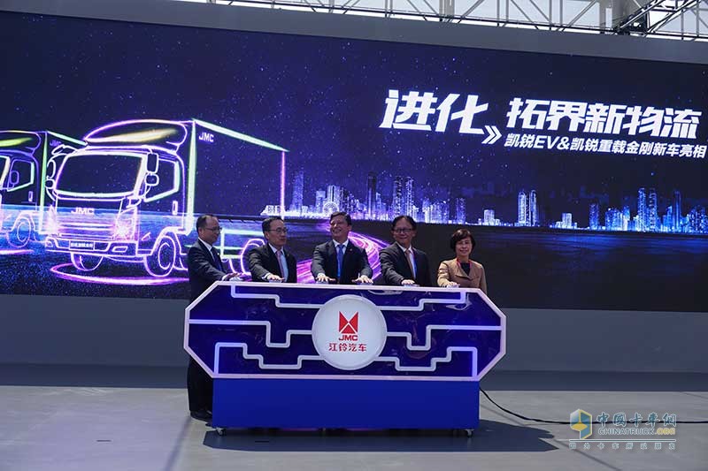 2018年北京車展江鈴展位，兩款重量級新車發(fā)布