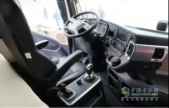 K7自動擋車型內飾