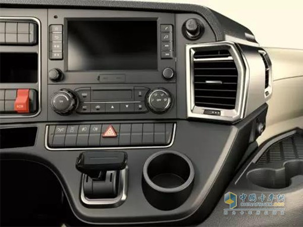 江淮格爾發(fā)K7自動擋車型中控臺