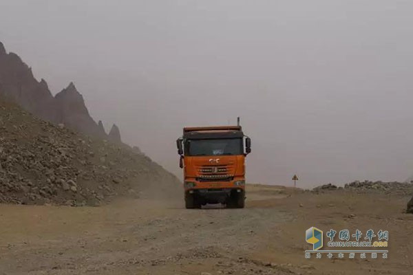 聯(lián)合卡車(chē)U390 8x4自卸車(chē)