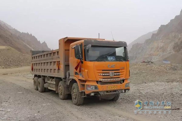 聯(lián)合卡車(chē)U390 8x4自卸車(chē)