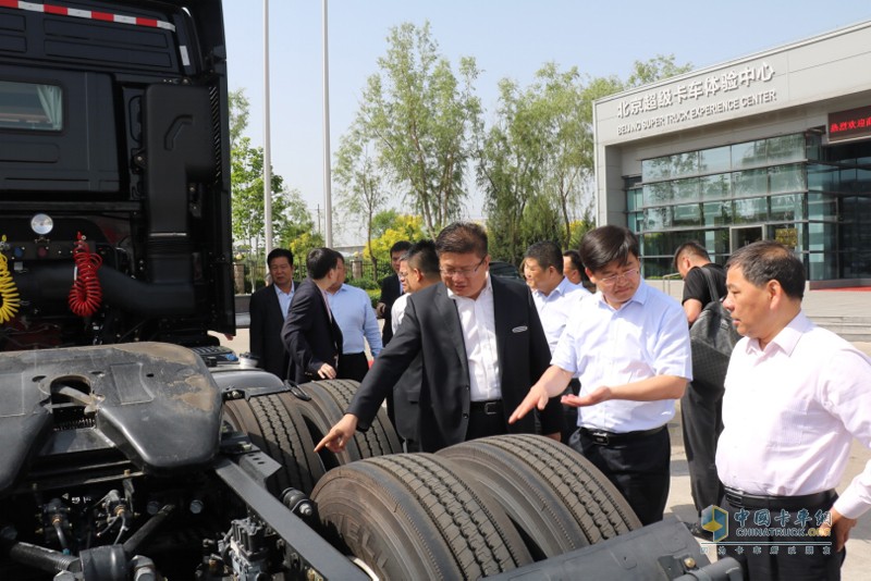 千臺冷鏈定制超級卡車簽約  歐曼方案助推冷鏈物流升級