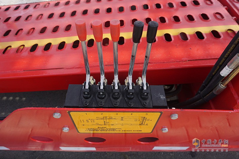 中國重汽豪瀚曼技術轎運車品鑒會