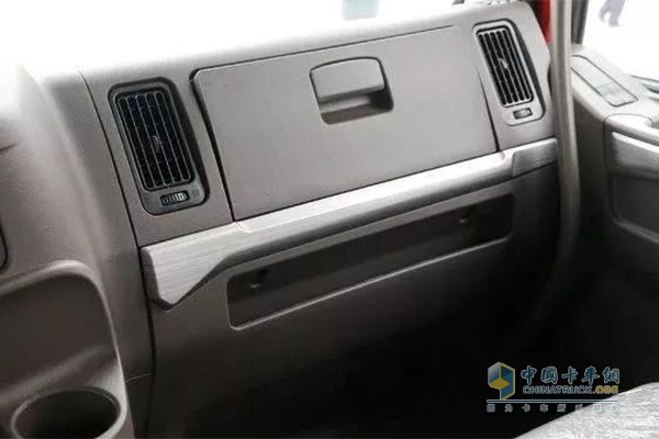 乘龍H7南方版標配獨立空調(diào)，通風座椅也有配備