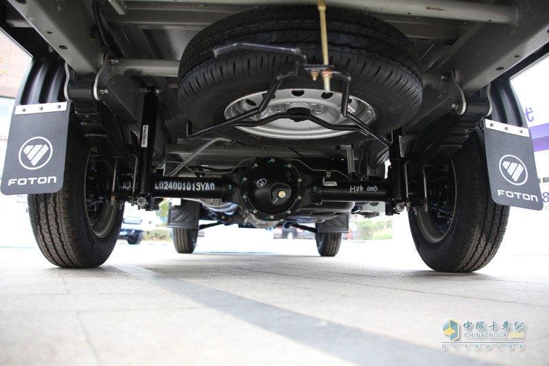 專業(yè)底盤設(shè)計(jì)，高強(qiáng)度縱梁，加強(qiáng)型后橋，標(biāo)配高承載力子午胎，承載力強(qiáng)
