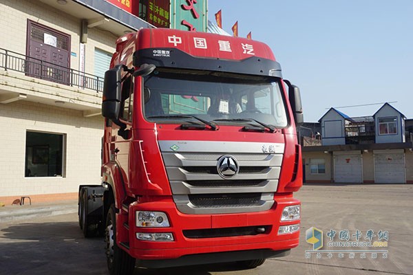 中國重汽豪瀚曼技術天然氣牽引車