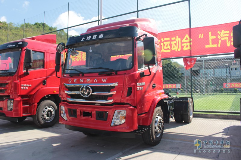 紅巖深圳吼“雄起” 港口運輸車“狙擊戰(zhàn)”初戰(zhàn)大捷