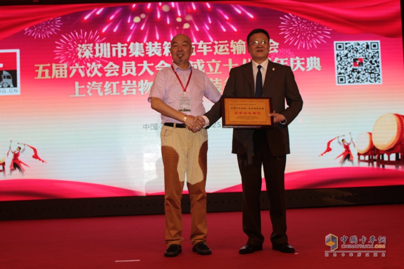 紅巖深圳吼“雄起” 港口運輸車“狙擊戰(zhàn)”初戰(zhàn)大捷