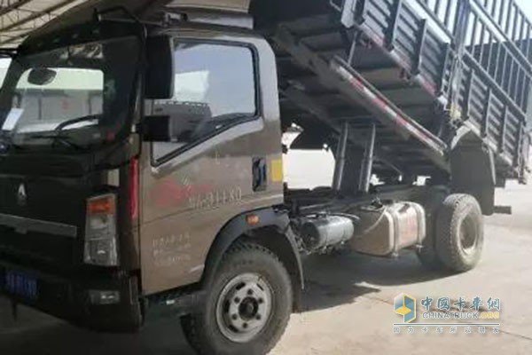 HOWO輕卡多功能復(fù)合型運(yùn)輸車