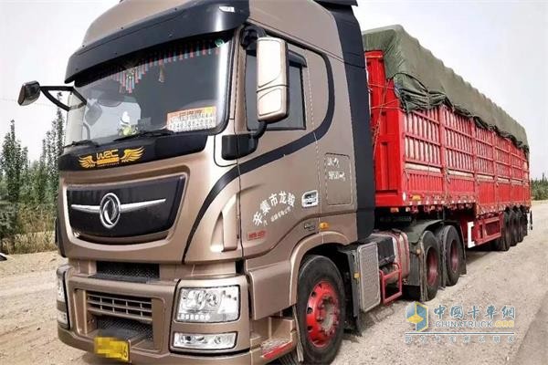 搭載東風(fēng)康明斯ISZ 480發(fā)動(dòng)機(jī)的天龍旗艦
