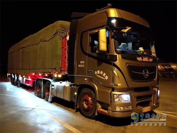 搭載東風(fēng)康明斯ISZ 480發(fā)動(dòng)機(jī)的天龍旗艦