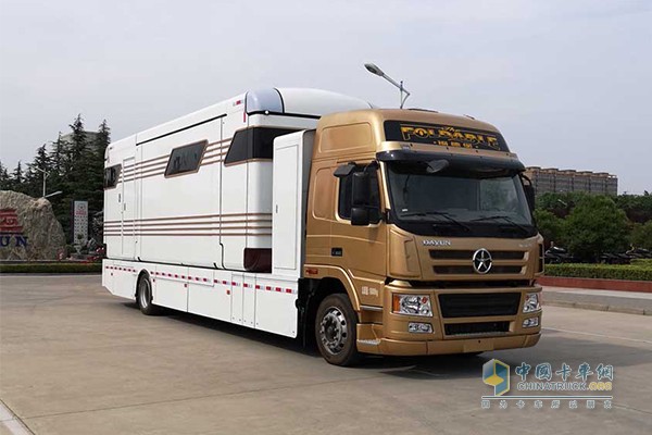 大運(yùn)12米大房車(chē)
