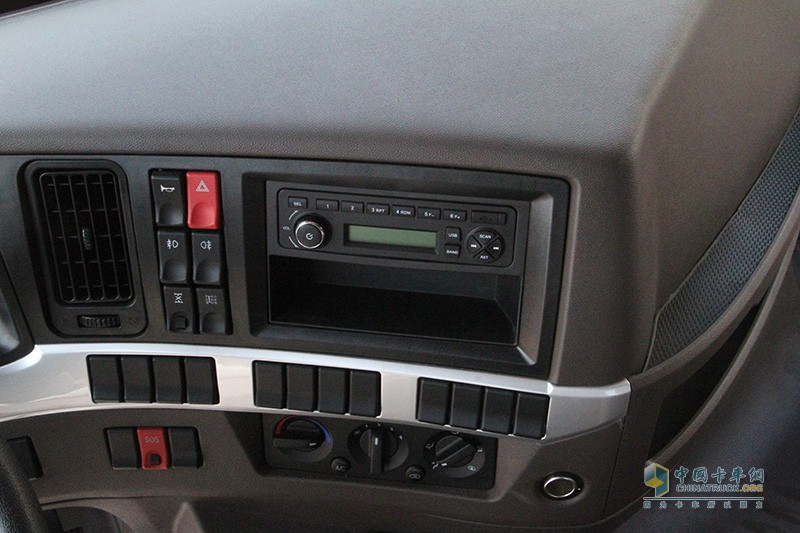 中控臺(tái)細(xì)節(jié)