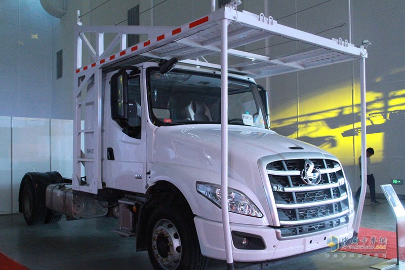 乘龍T5轎運(yùn)車45度側(cè)臉