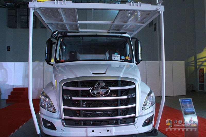 乘龍T5轎運(yùn)車前臉