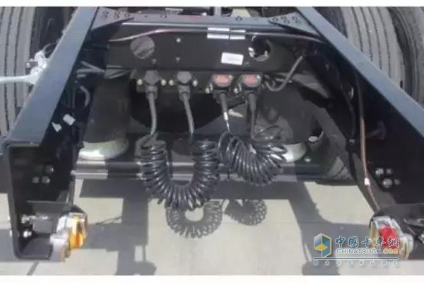 底盤配備遠程啟動/熄火開關(guān)，操作便捷