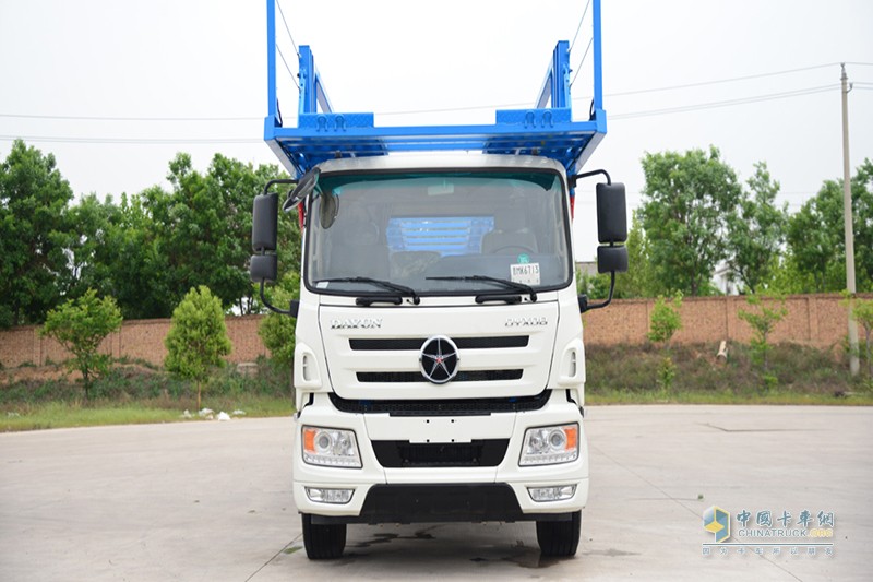 大運(yùn)N6中置軸4×2 290馬力國五轎運(yùn)車 