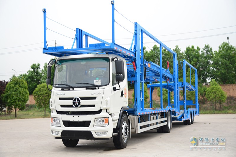 大運(yùn)N6中置軸4×2 290馬力國五轎運(yùn)車 