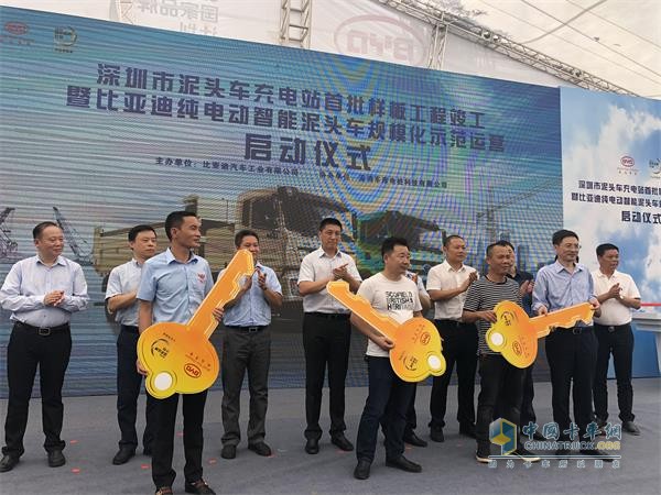 首批比亞迪T10ZT純電動泥頭車用戶代表