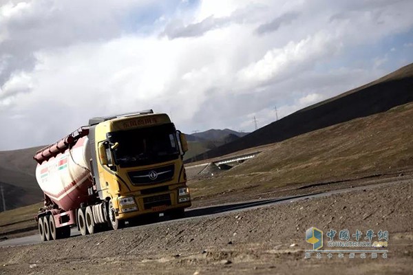 東風(fēng)天龍旗艦卡車