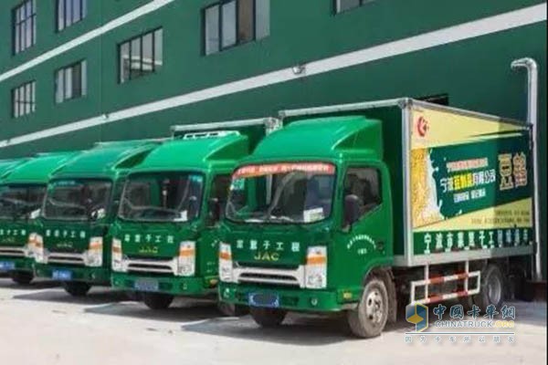 寧波綠通車運送豆制品、奶類的帥鈴