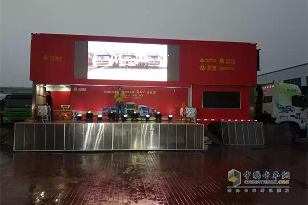 中國(guó)重汽T7H大篷車(chē)助力“爆爽一夏--豪沃、豪瀚公路車(chē)感恩鉅惠”煙臺(tái)站、青島站活動(dòng)