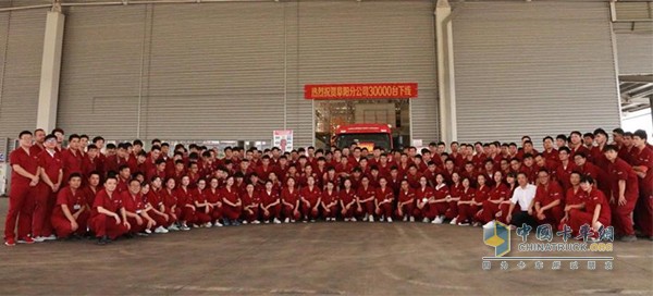 江淮汽車(chē)阜陽(yáng)分公司員工合影