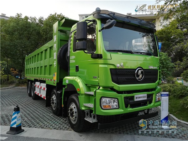 德龍新M3000純電動(dòng)8×4自卸車(chē)