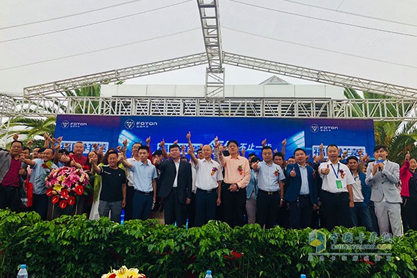 與會(huì)嘉賓集體合影