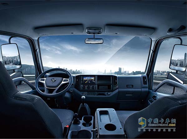 時(shí)尚潮流、簡潔明快內(nèi)飾