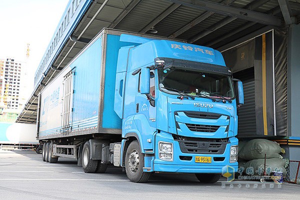 為適應中國市場，巨咖軸距從3.7米增加到3.9米