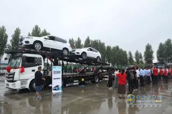 中置軸轎運(yùn)車