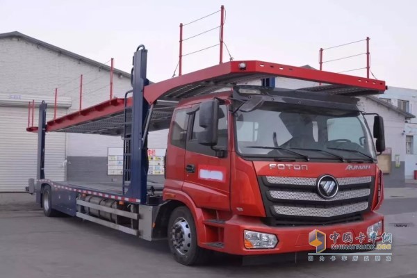 福田戴姆勒歐曼中置軸轎運(yùn)車