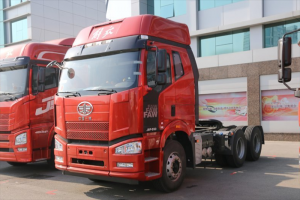 一汽解放 J6P重卡 輕量化版 350馬力 6X4牽引車 一汽解放 J6P重卡 輕量化版 350馬力 6X4牽引車