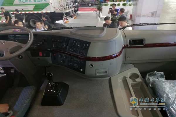 大運純電動重卡駕駛室