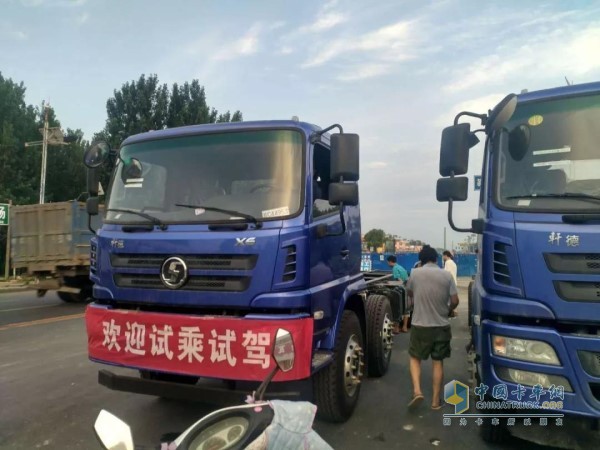 軒德6系6×2載貨車(chē)巡展活動(dòng)