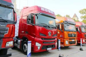 陜汽重卡 德龍X6000   550馬力 6×4 國(guó)六牽引車(chē)