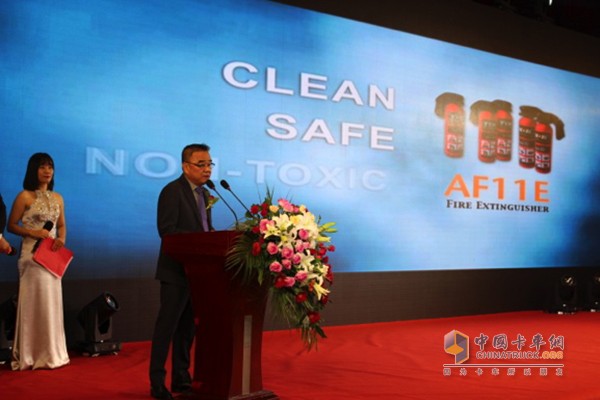 亞洲TYRON總裁暨蒂龍中國董事長許家菘致辭，并現(xiàn)場展示英國蒂龍全新產(chǎn)品