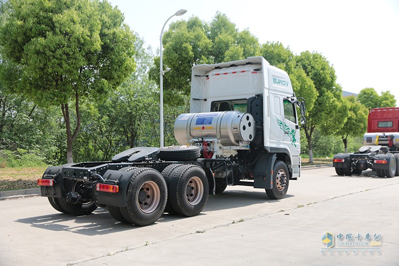 聯(lián)合卡車 E370重卡 370馬力 6X4 LNG牽引車