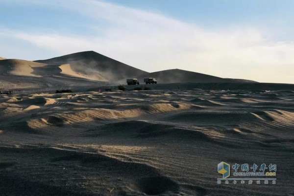 “越野傳奇”的烏尼莫克可以輕松應(yīng)對各種復(fù)雜地形