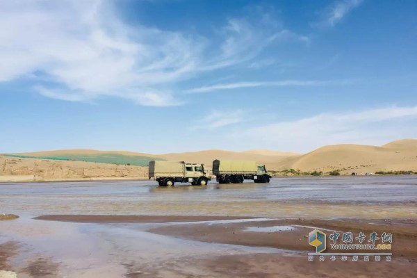 烏尼莫克擁有高達(dá)50厘米的離地間隙