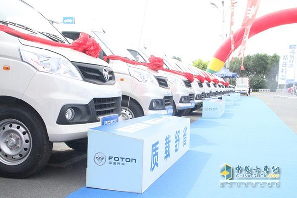 一字排開、漂亮的福田祥菱車