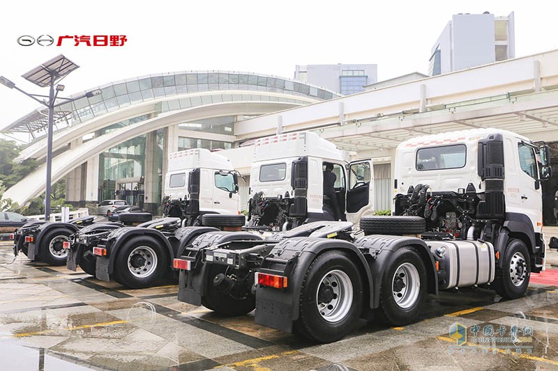 廣汽日野 700臻值 國(guó)五 6×4危運(yùn)版 