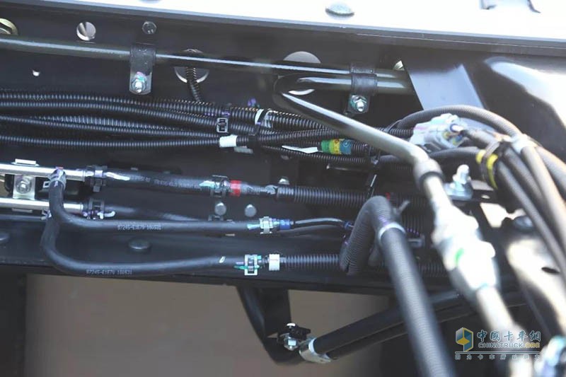 廣汽日野 700臻值 國(guó)五 6×4危運(yùn)版