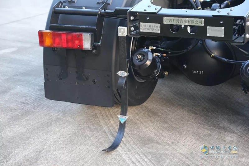 廣汽日野 700臻值 國(guó)五 6×4危運(yùn)版