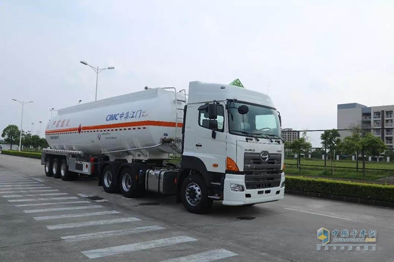 廣汽日野 700臻值 國(guó)五 6×4危運(yùn)版