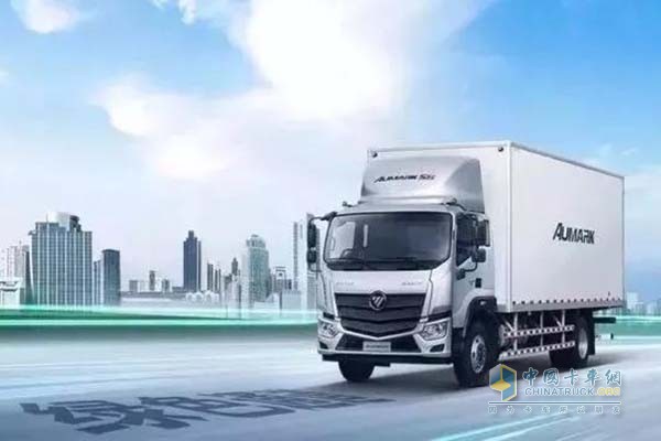 踐行綠色低碳出行、高排放標(biāo)準(zhǔn)的歐馬可超級(jí)卡車